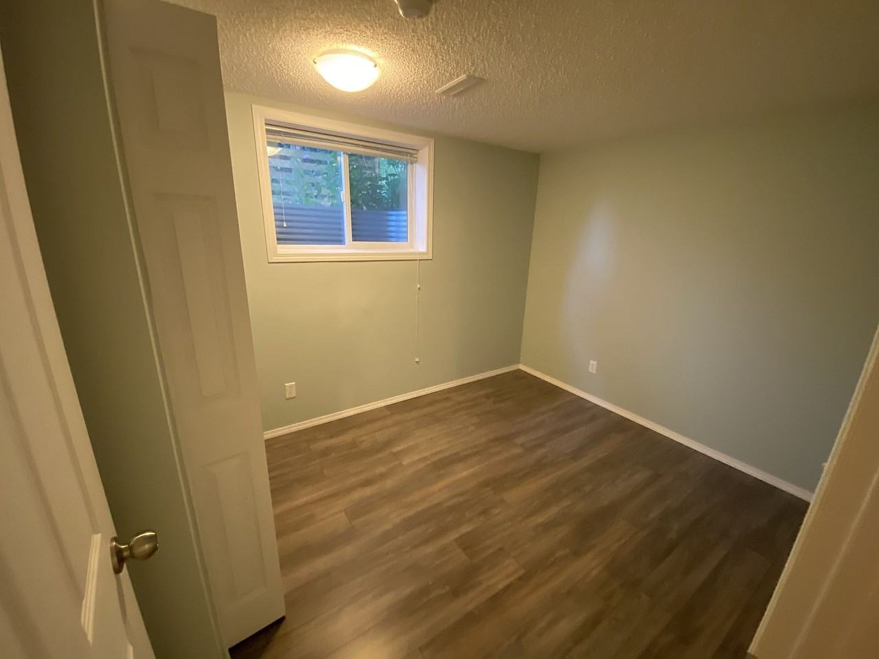 4431 B - 4431 53 St Nw - Photo 4 of 14