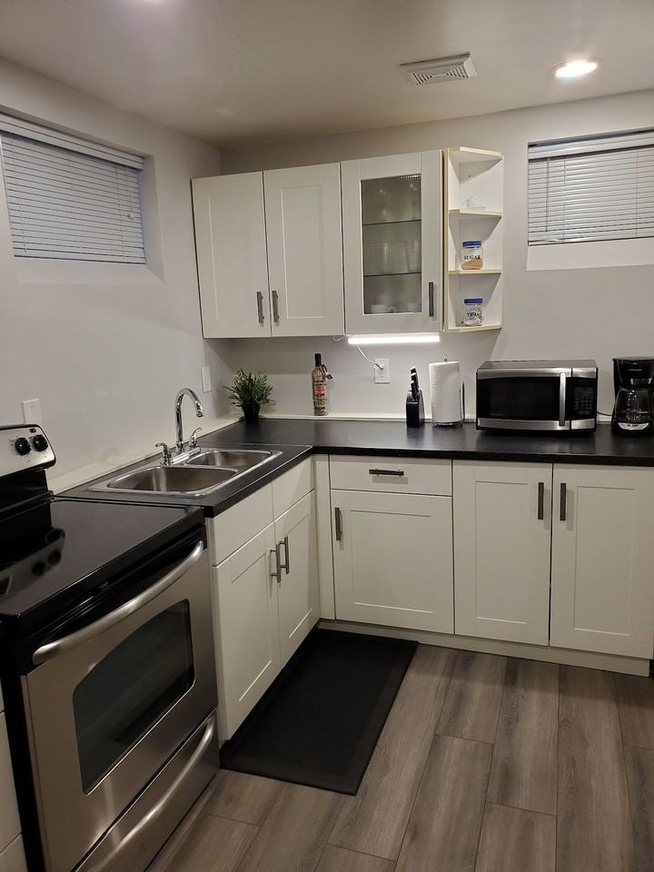 216 18 Ave Nw - Photo 2 of 12