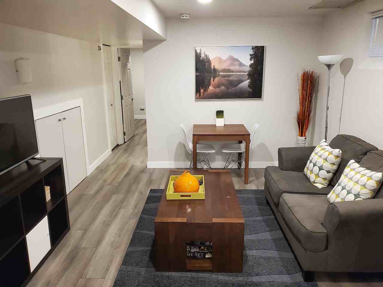 216 18 Ave Nw - Photo 5 of 12