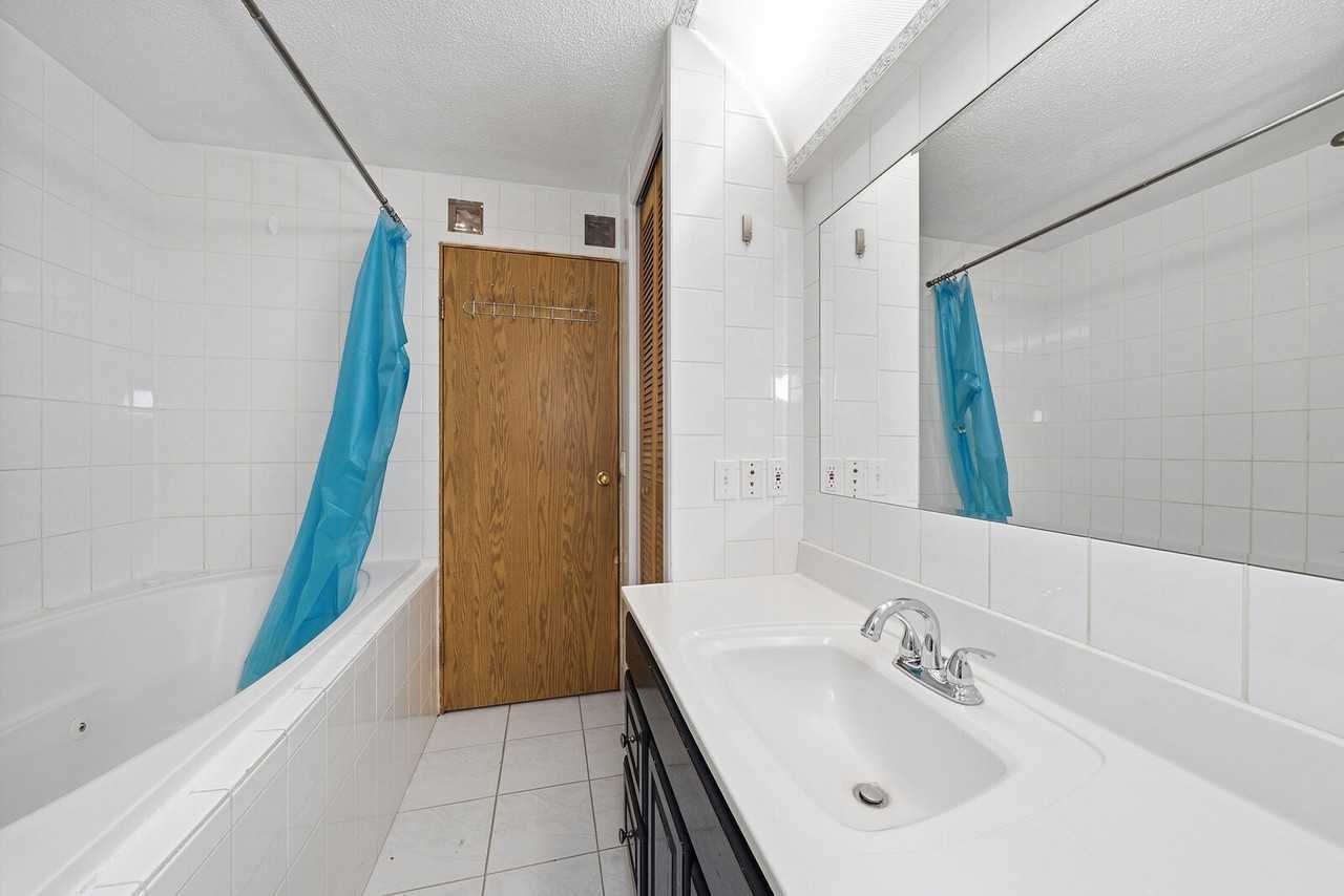 135 Erin Meadow Close Se - Photo 5 of 14