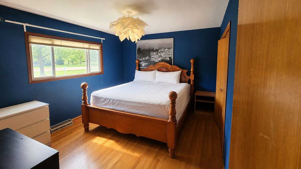3236 19 St Nw - Photo 4 of 8