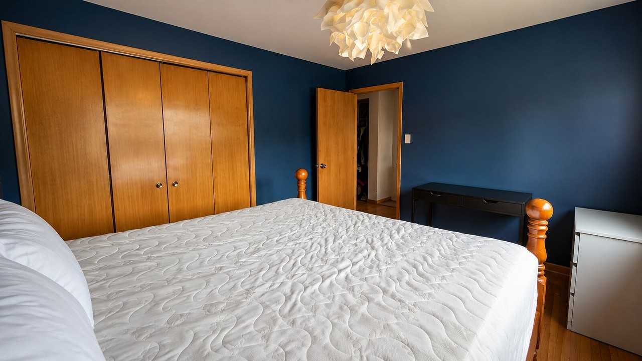 3236 19 St Nw - Photo 5 of 8