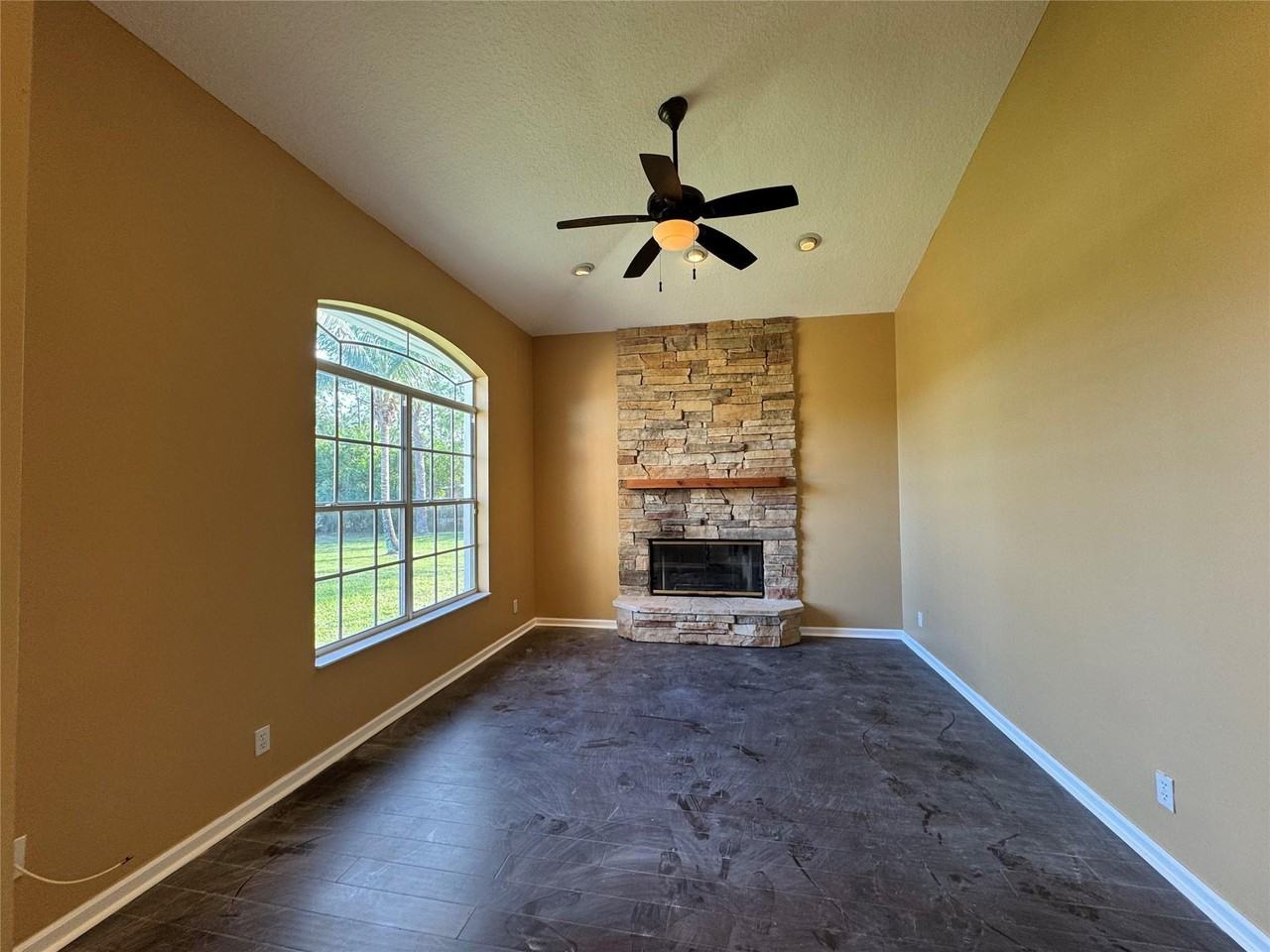 7579 Coconut Boulevard - Photo 5 of 17