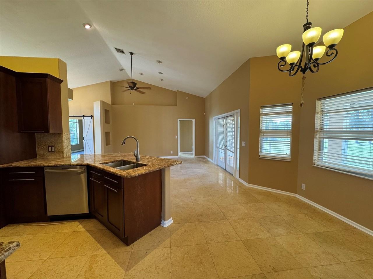 7579 Coconut Boulevard - Photo 7 of 17