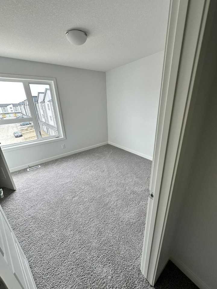 301 - 301 Redstone Blvd Ne - Photo 5 of 16