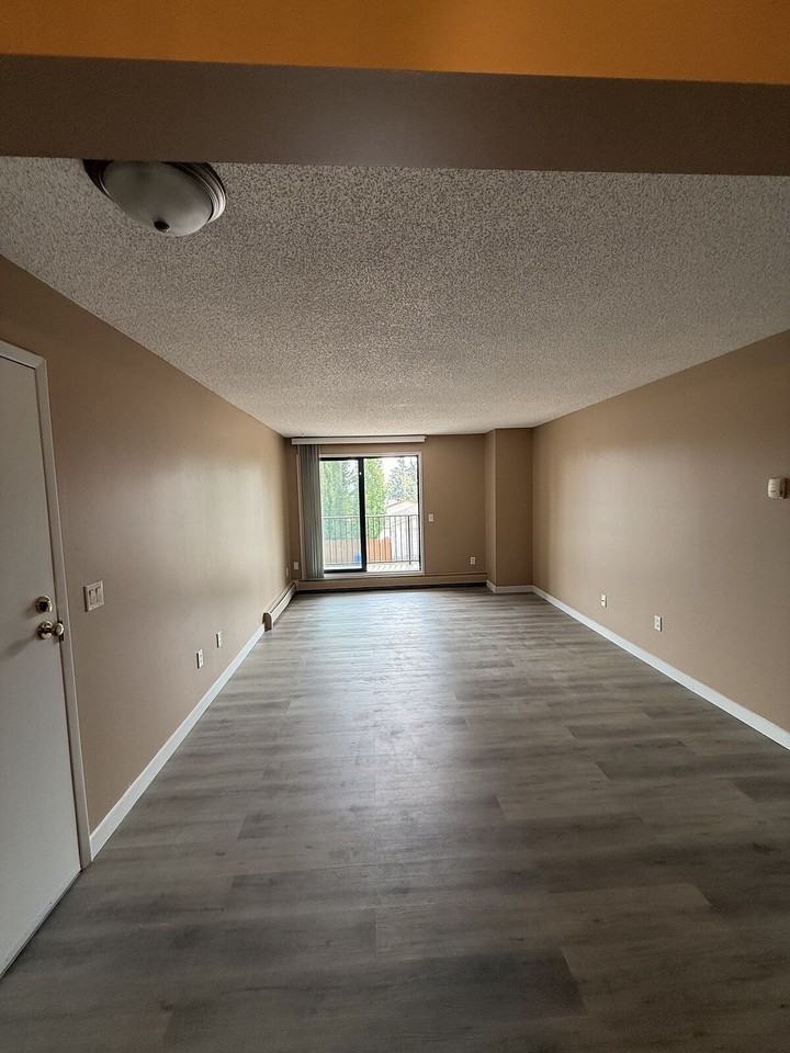 13045 Canyon Court - Photo 5 of 33