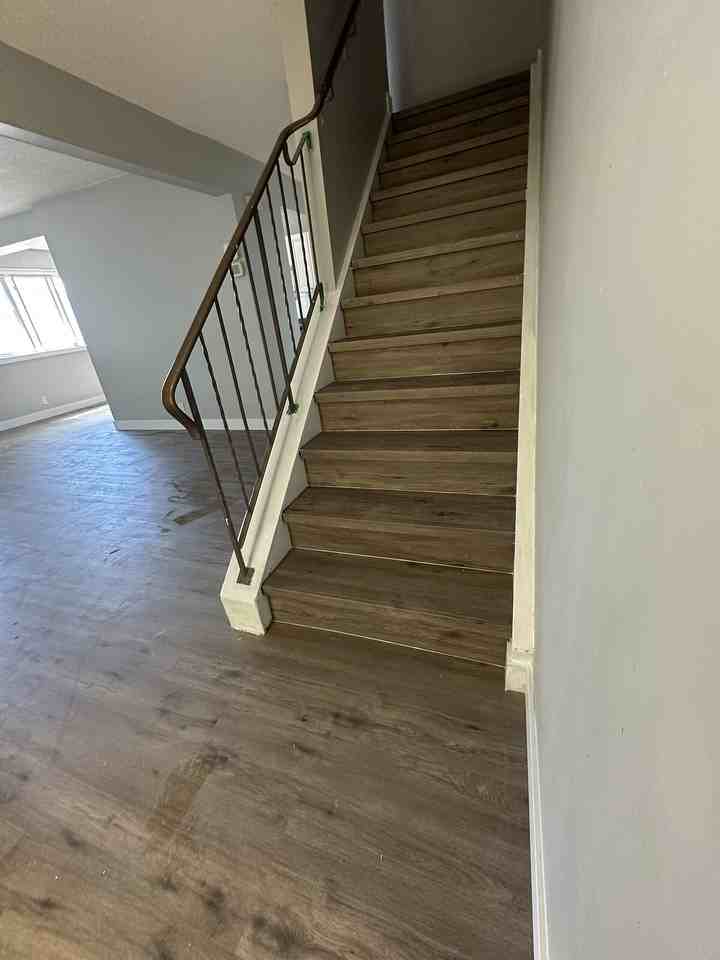 527 64 Ave Ne - Photo 4 of 7