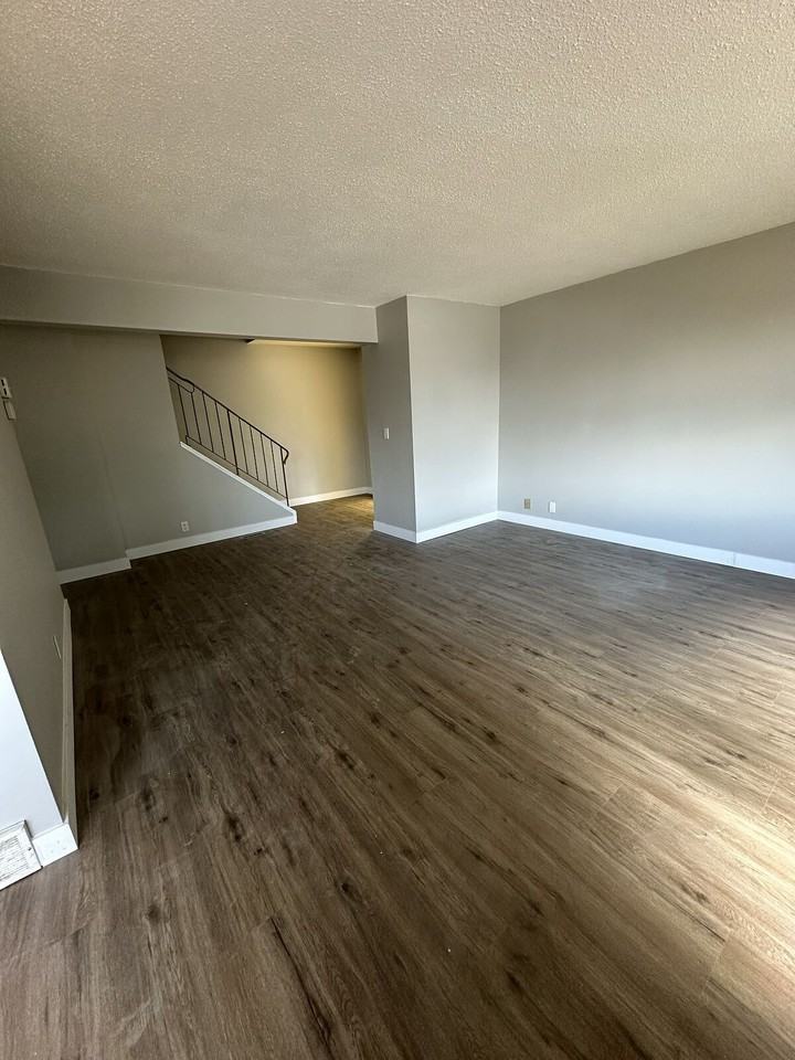 527 64 Ave Ne - Photo 5 of 7