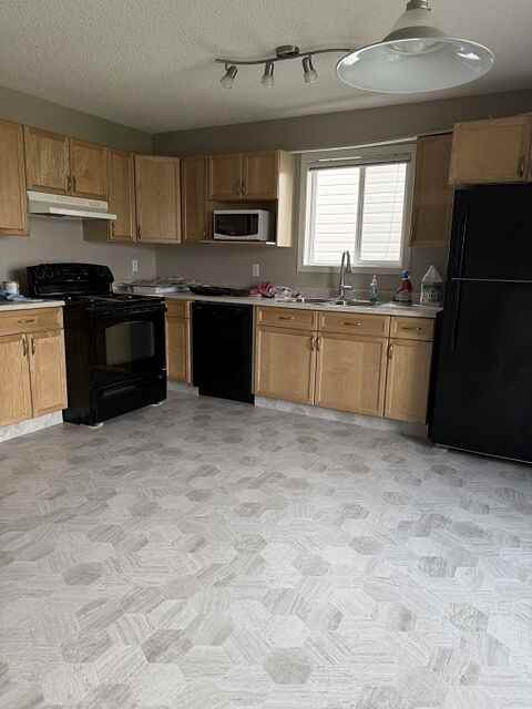 21366 87a Ave Nw - Photo 2 of 4