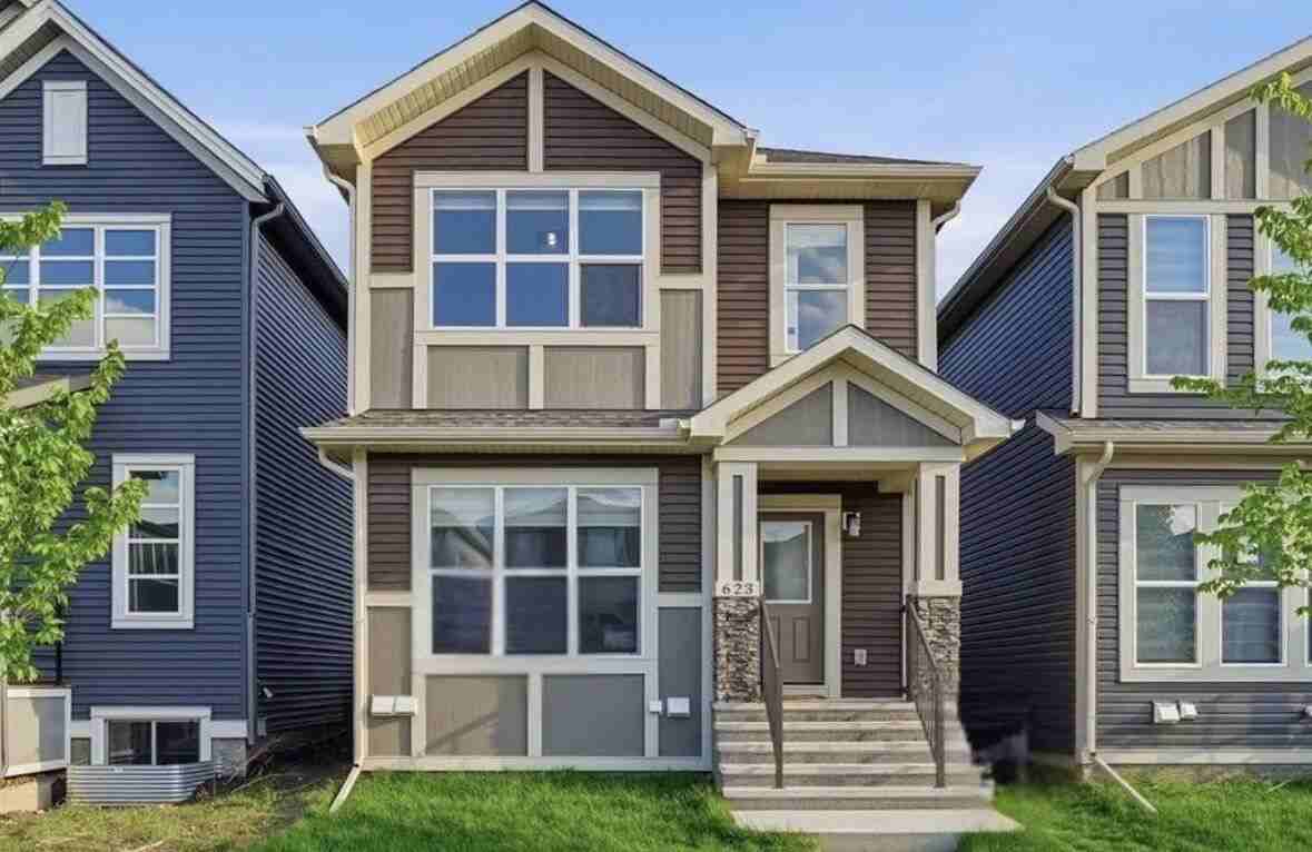 623 Savanna Cres Ne