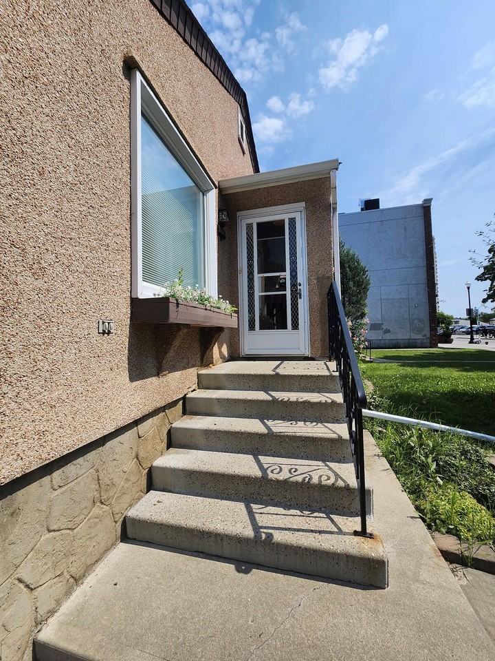 10932 88 Ave Nw - Photo 2 of 28