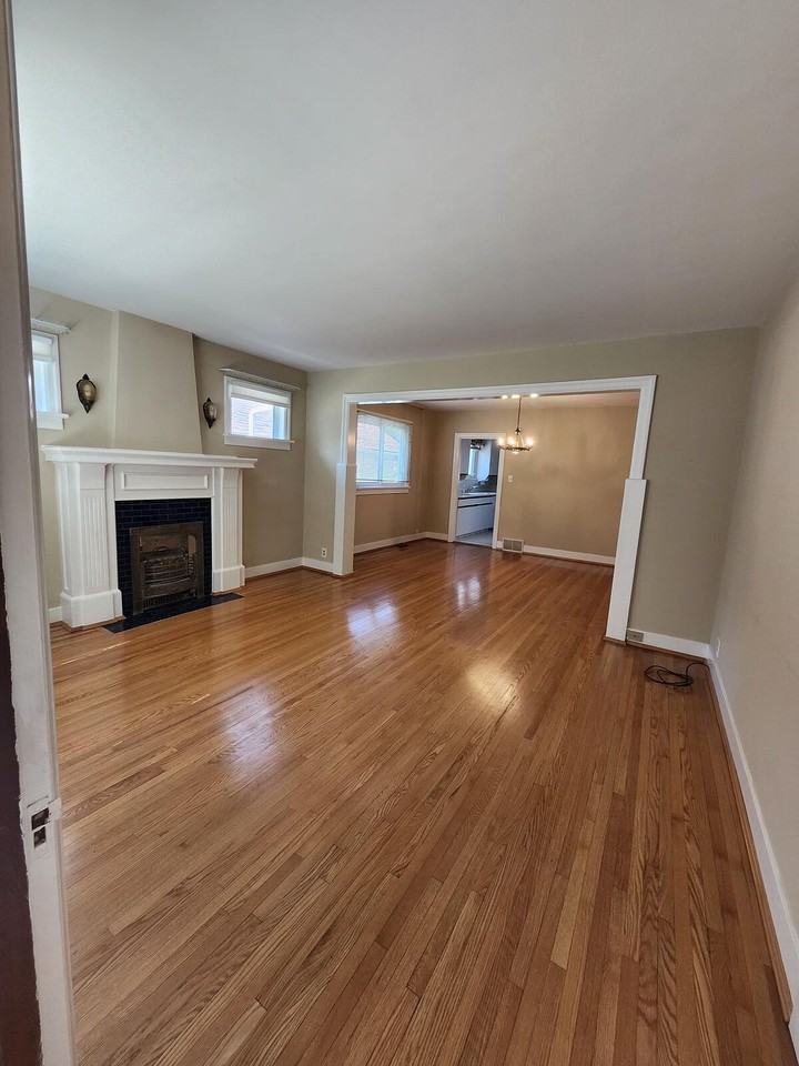 10932 88 Ave Nw - Photo 3 of 28