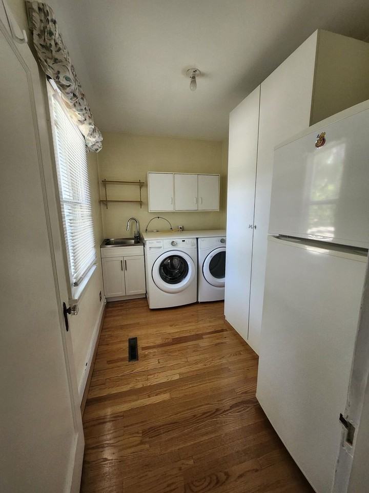 10932 88 Ave Nw - Photo 7 of 28