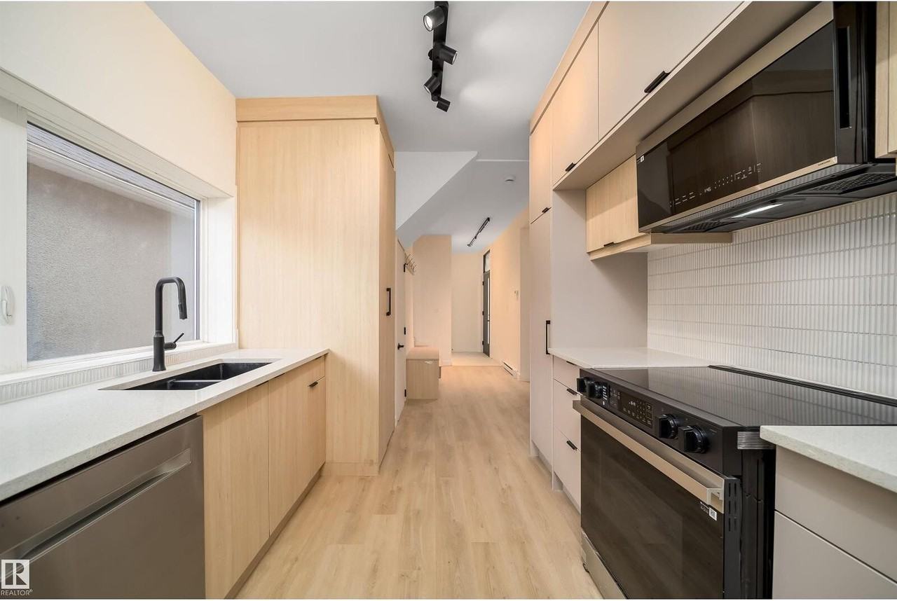 10866 92 St Nw - Photo 2 of 30