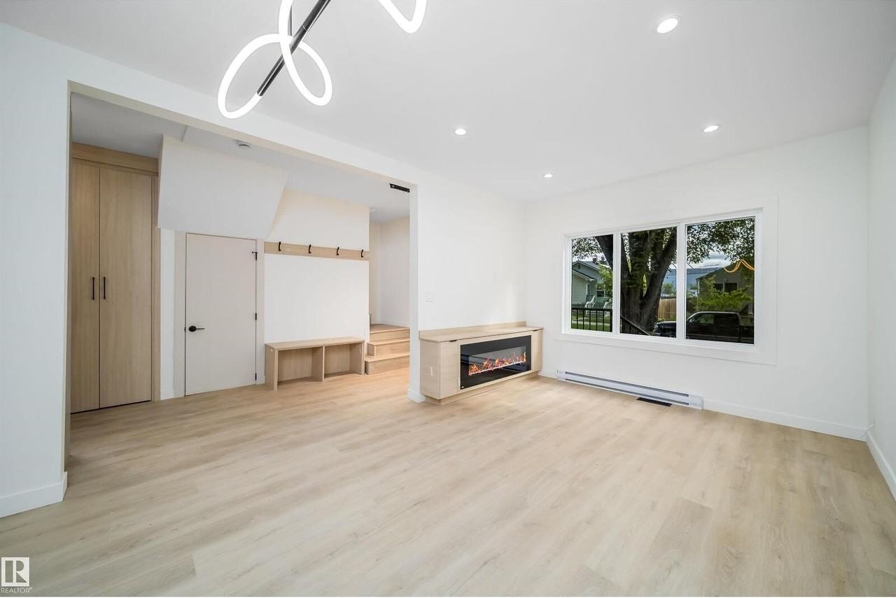 10866 92 St Nw - Photo 3 of 30