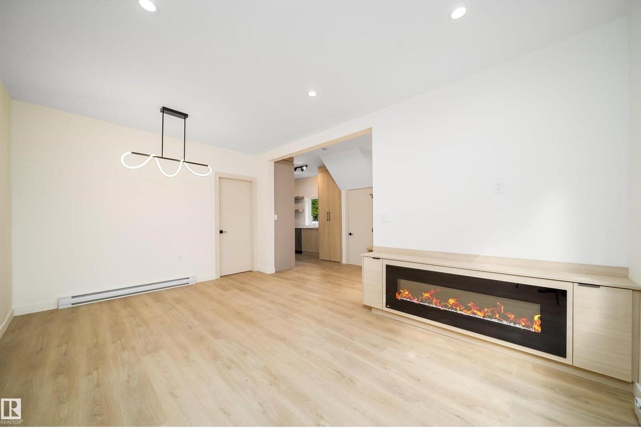 10866 92 St Nw - Photo 4 of 30