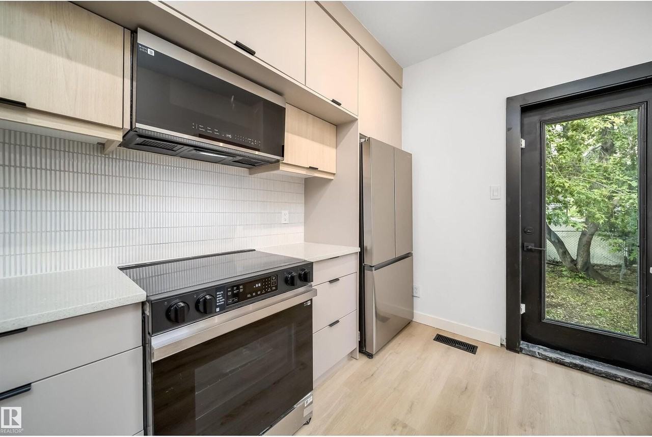 10866 92 St Nw - Photo 5 of 30