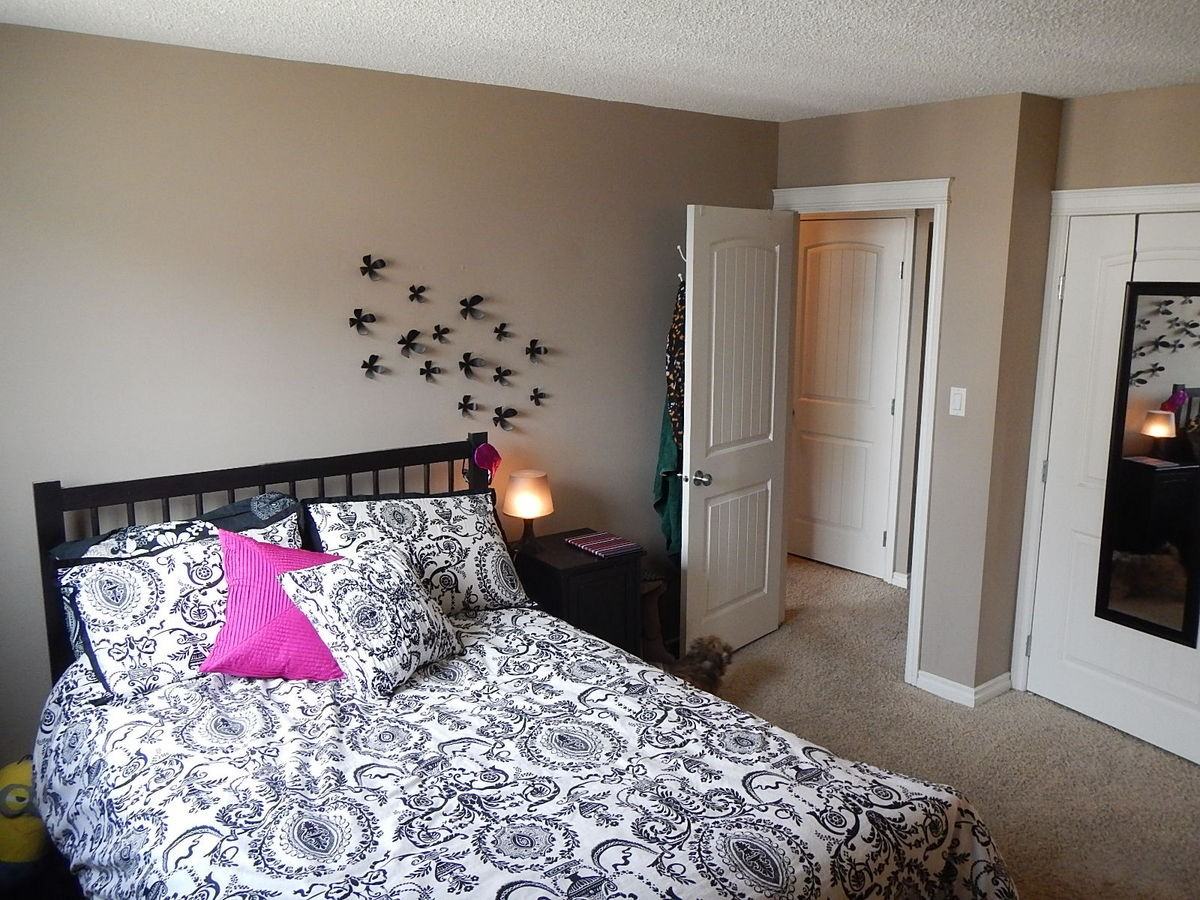 1312 13 Ave Sw - Photo 2 of 10