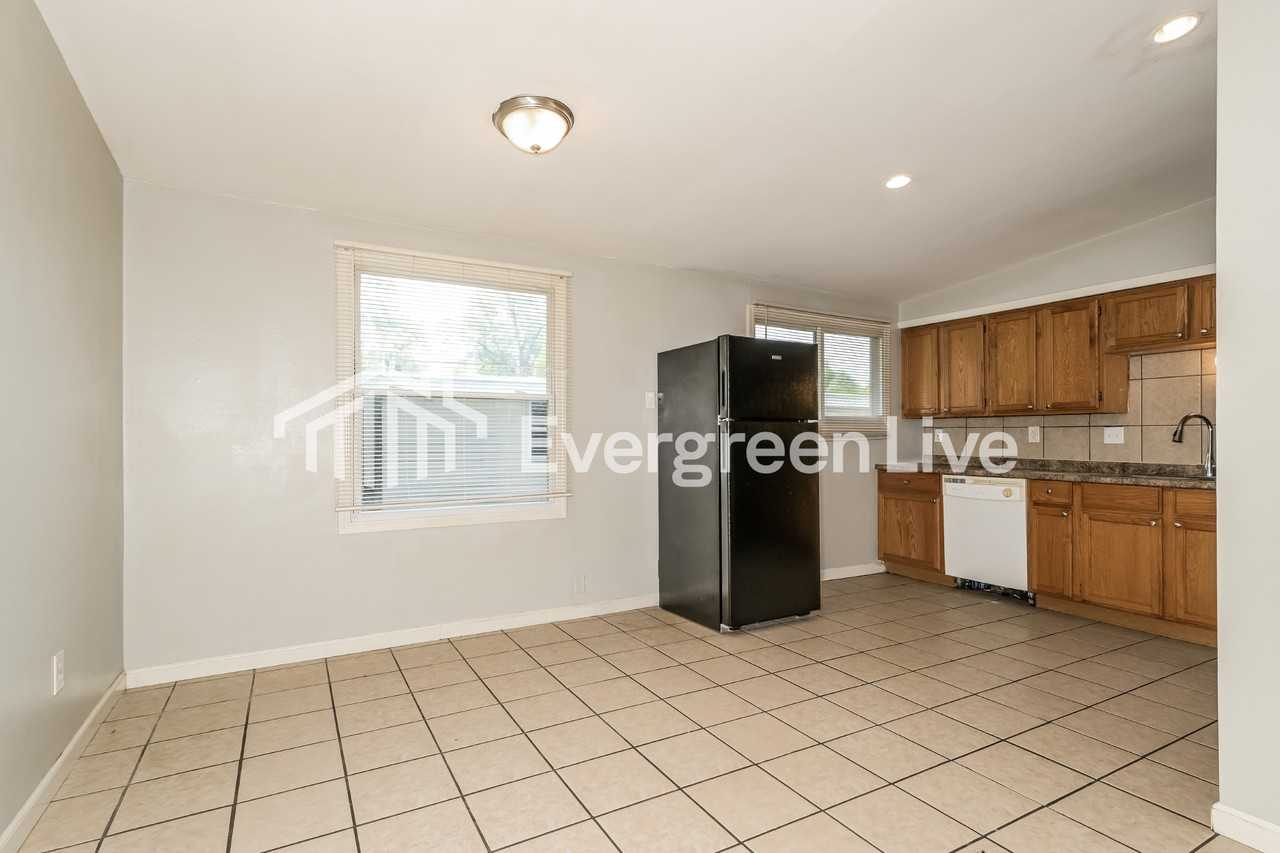 80 Taney Dr - Photo 4 of 15
