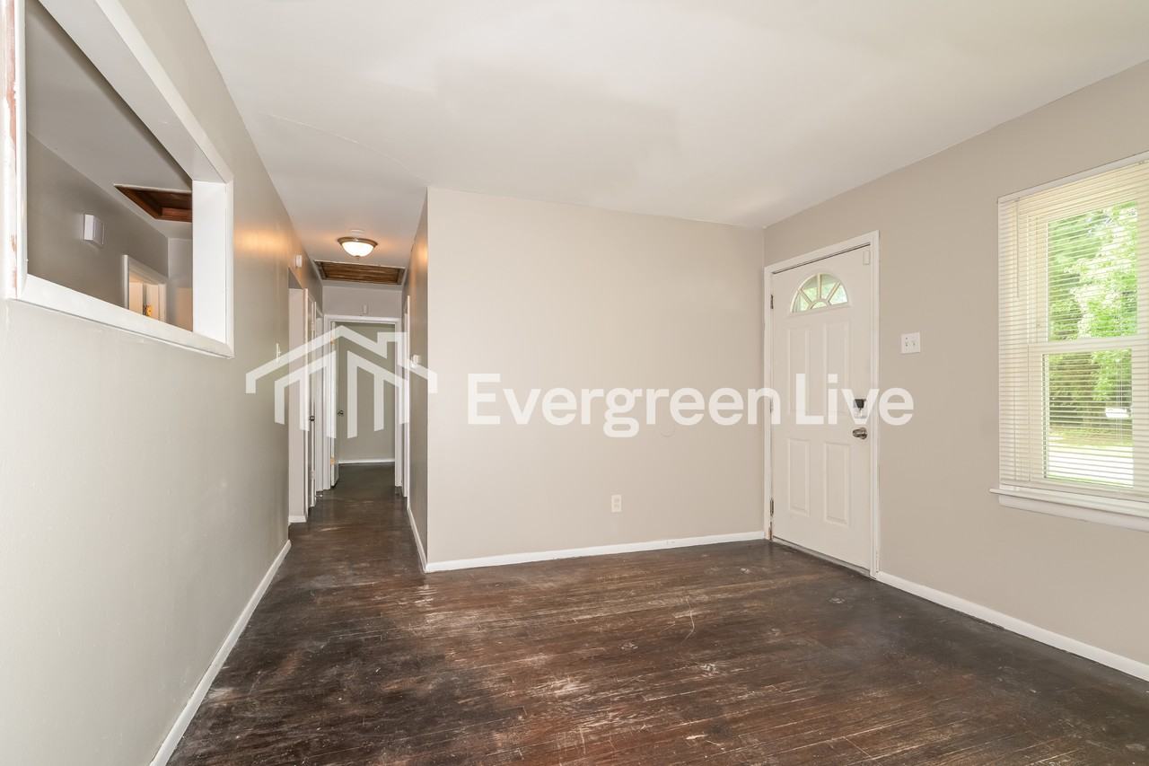 11920 Raymond Ave - Photo 5 of 15