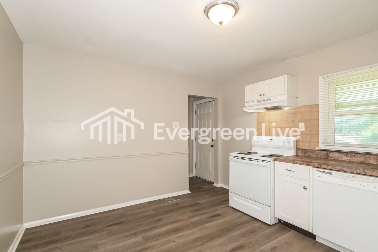 11920 Raymond Ave - Photo 6 of 15