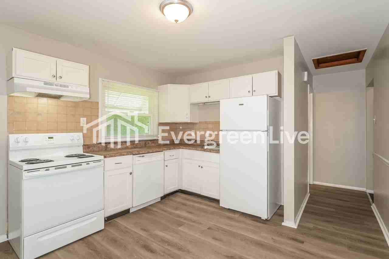 11920 Raymond Ave - Photo 7 of 15