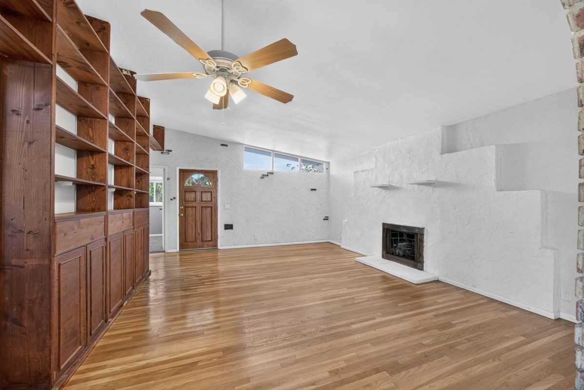 1201 W Baker Ave - Photo 4 of 47