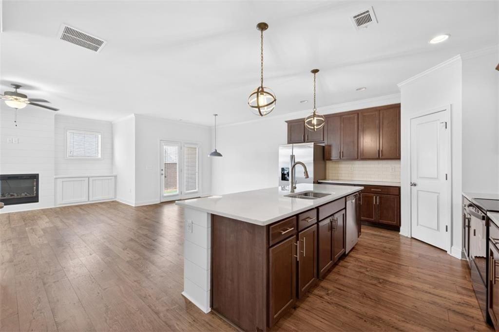 5524 Garens Way - Photo 4 of 50