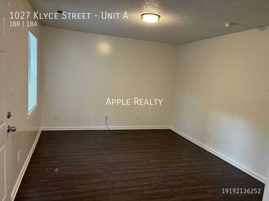 1027 Klyce St #A - Photo 3 of 11