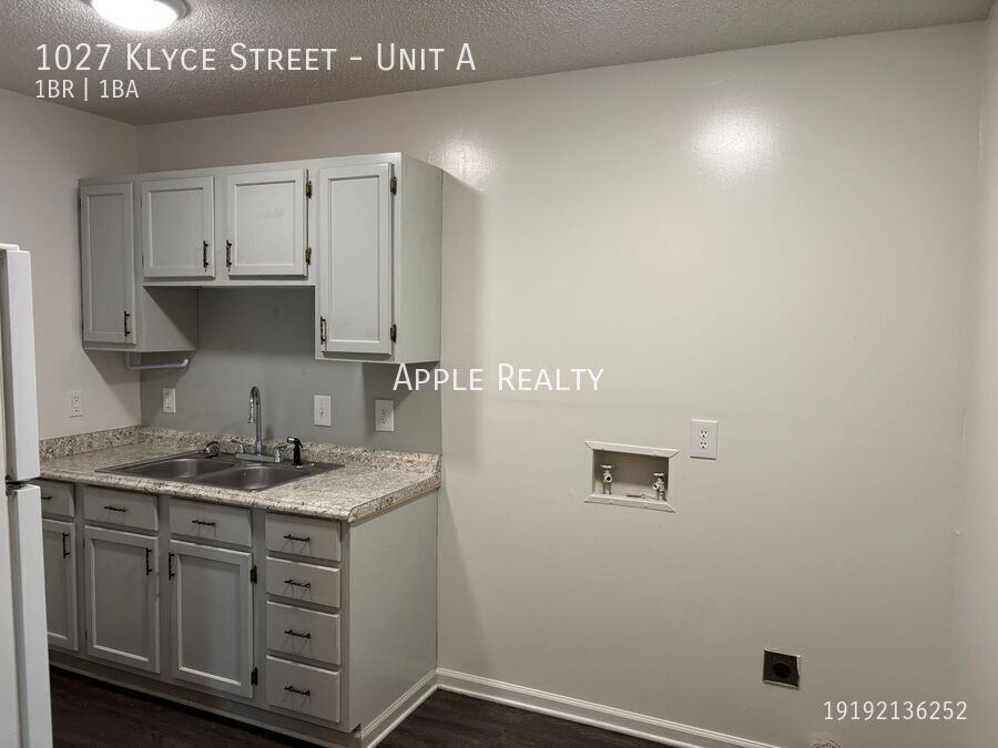 1027 Klyce St #A - Photo 5 of 11