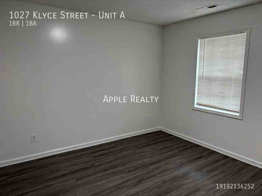 1027 Klyce St #A - Photo 7 of 11
