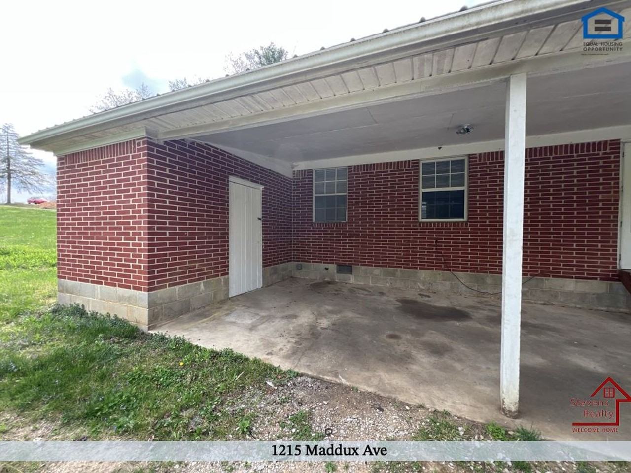 1215 Maddux Ave - Photo 5 of 32
