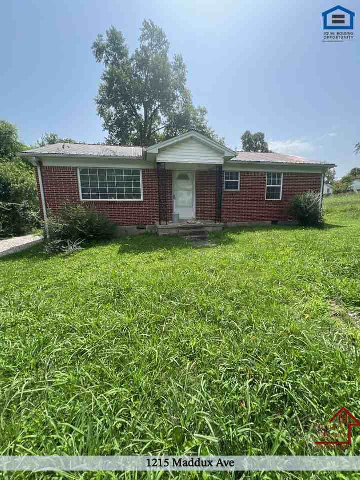 1215 Maddux Ave - Photo 7 of 32