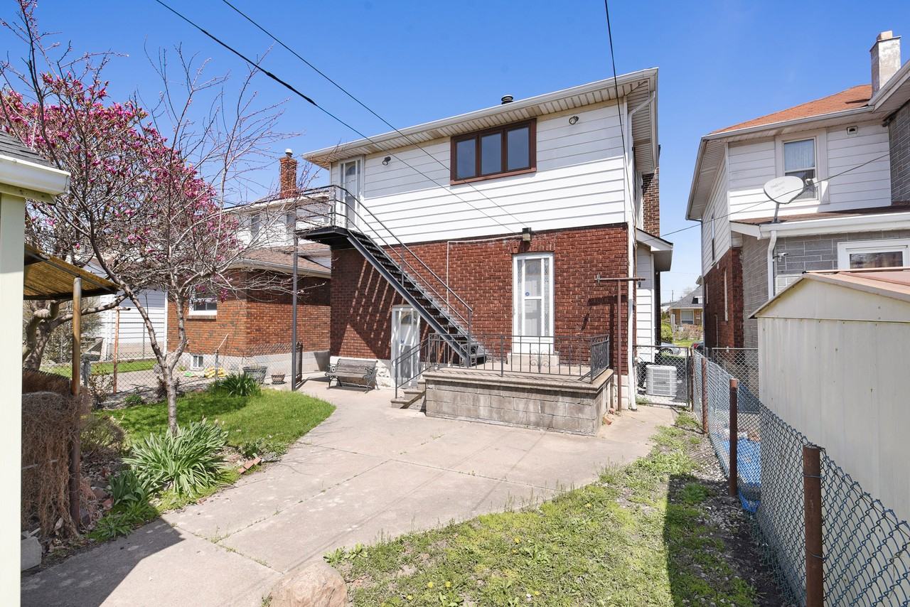 Erie St E & Marentette Ave - Photo 5 of 19