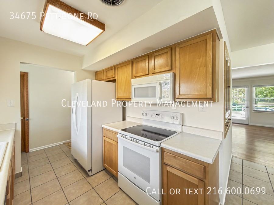 34675 Pettibone Rd - Photo 3 of 19