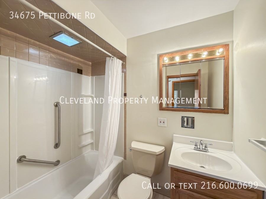 34675 Pettibone Rd - Photo 4 of 19