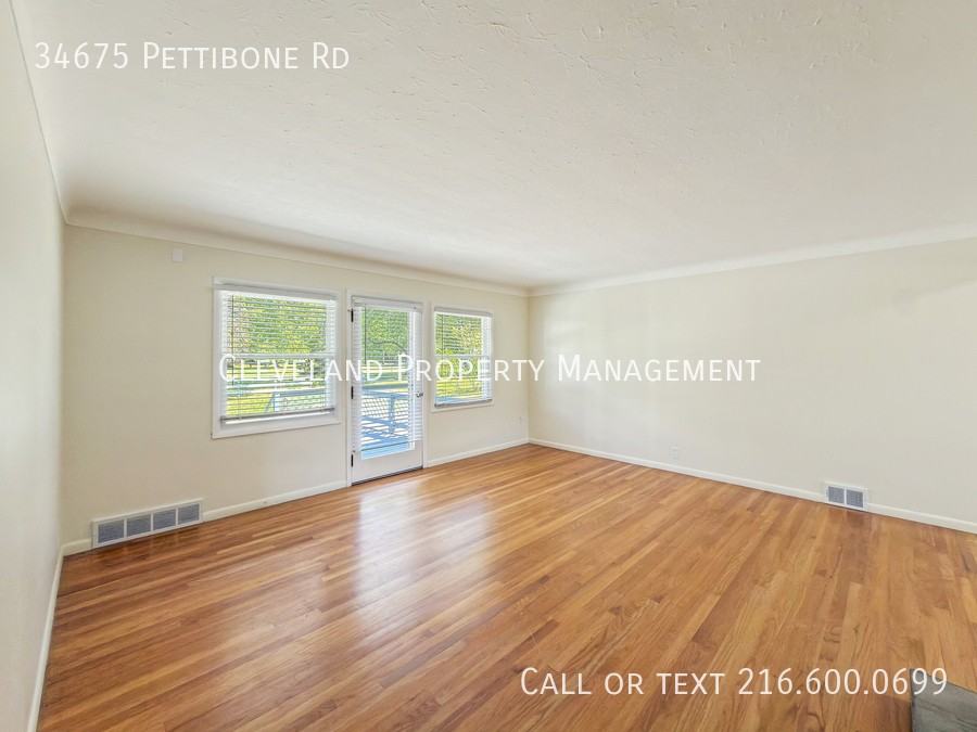 34675 Pettibone Rd - Photo 6 of 19