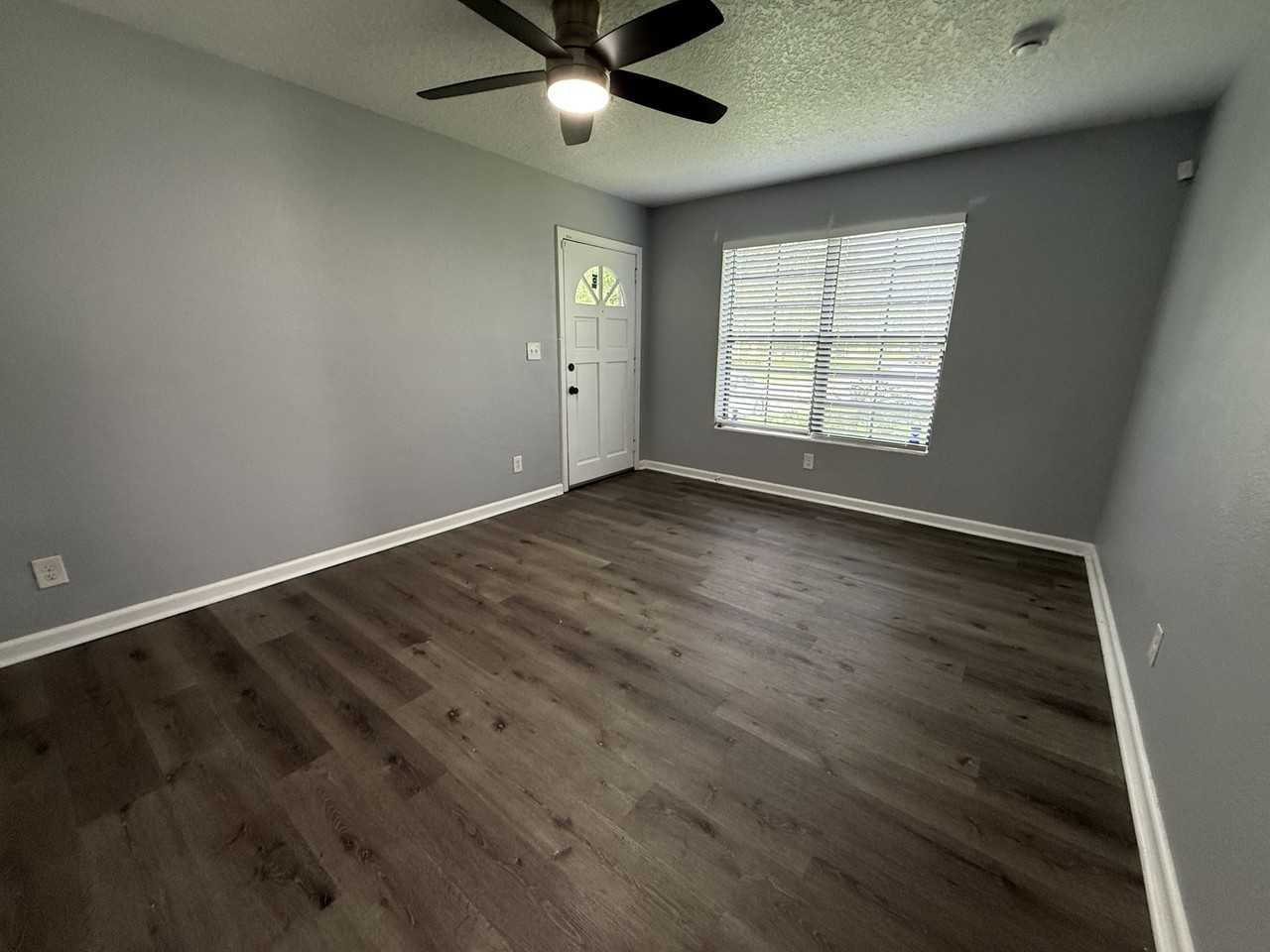 2739 King Cole Dr - Photo 3 of 17