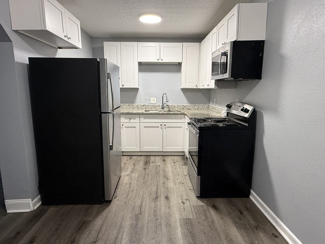 2739 King Cole Dr - Photo 4 of 17
