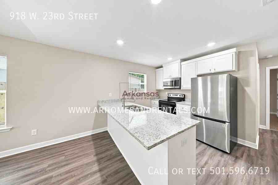 918 W 23rd St - Photo 4 of 17