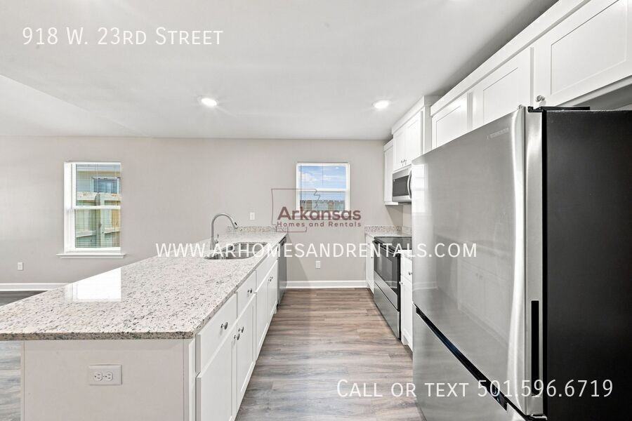 918 W 23rd St - Photo 5 of 17