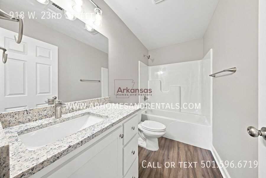 918 W 23rd St - Photo 6 of 17