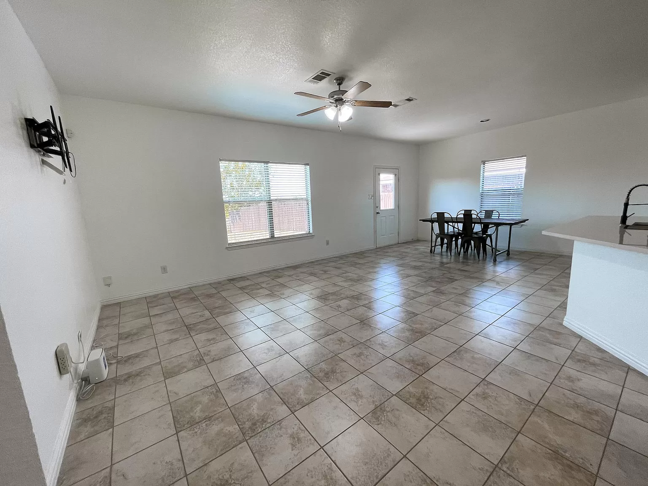 4121 Mantis St - Photo 6 of 32