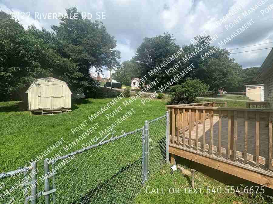 1822 Riverdale Rd Se - Photo 2 of 10