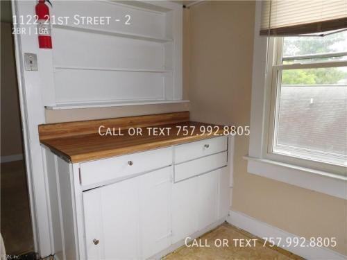 1122 21st St #2 - Photo 3 of 5