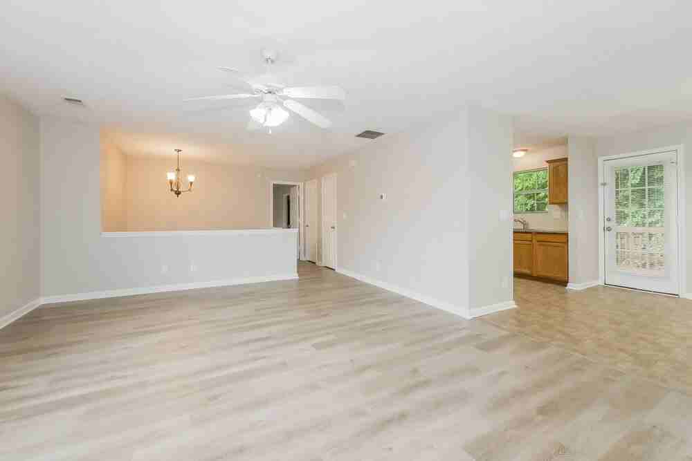 1974 Oak Terrace Dr Se - Photo 5 of 17