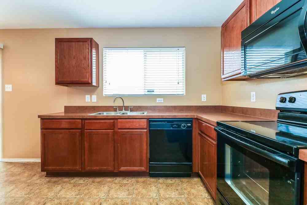 10001 Chrysalis Dr - Photo 6 of 15