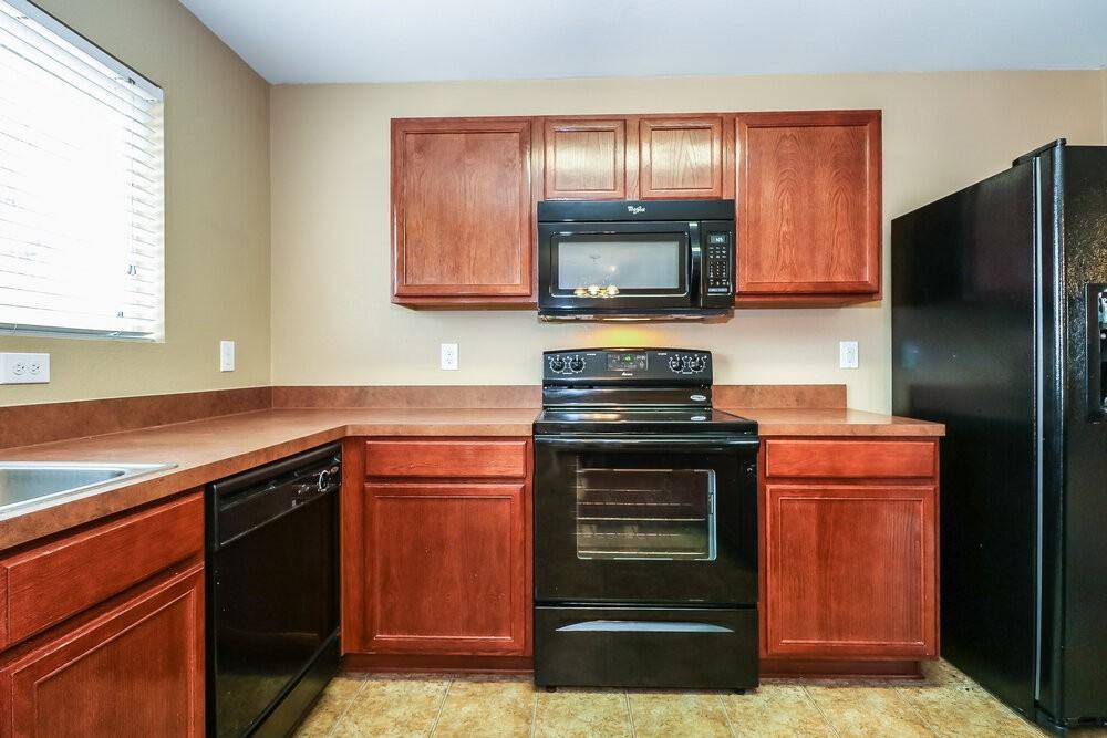 10001 Chrysalis Dr - Photo 7 of 15