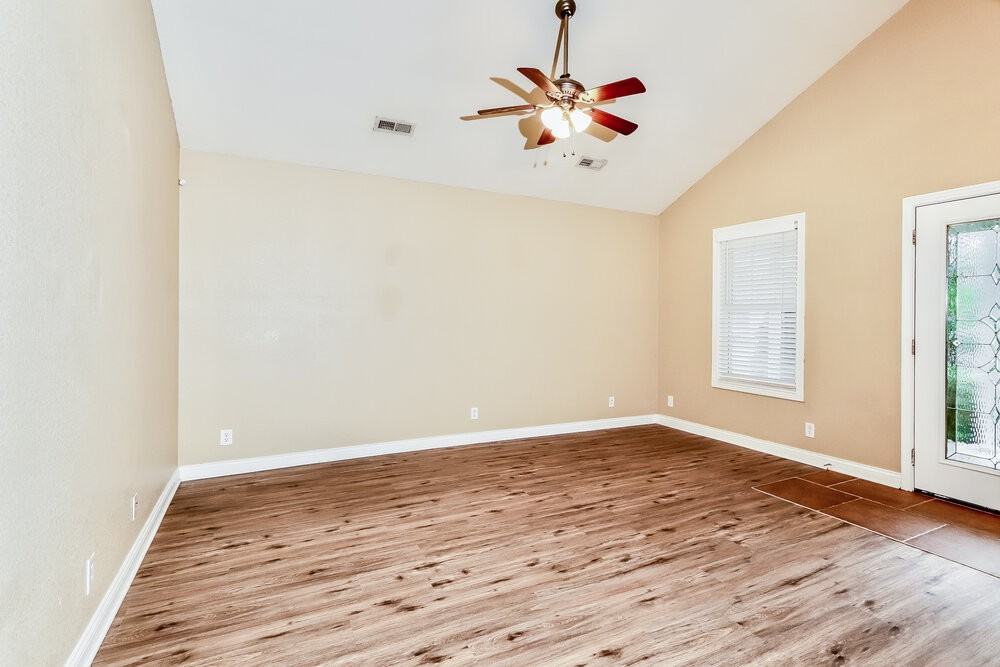 1044 Avondale Ct - Photo 5 of 16