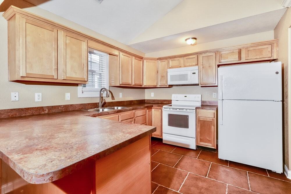 1044 Avondale Ct - Photo 7 of 16